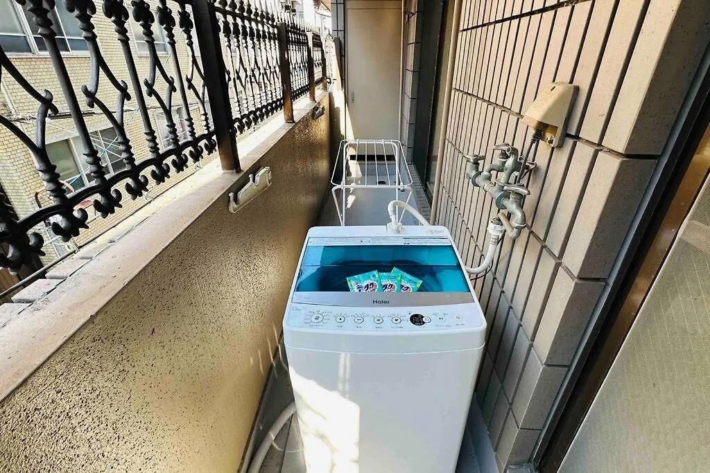 Apartment 303黒門市場すぐ30秒!道頓堀まで徒歩8分!でんでんタウン徒歩3分!通天閣徒歩9分!観光に最高! Osaka