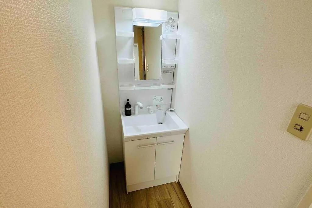 Apartment 303黒門市場すぐ30秒!道頓堀まで徒歩8分!でんでんタウン徒歩3分!通天閣徒歩9分!観光に最高! Osaka