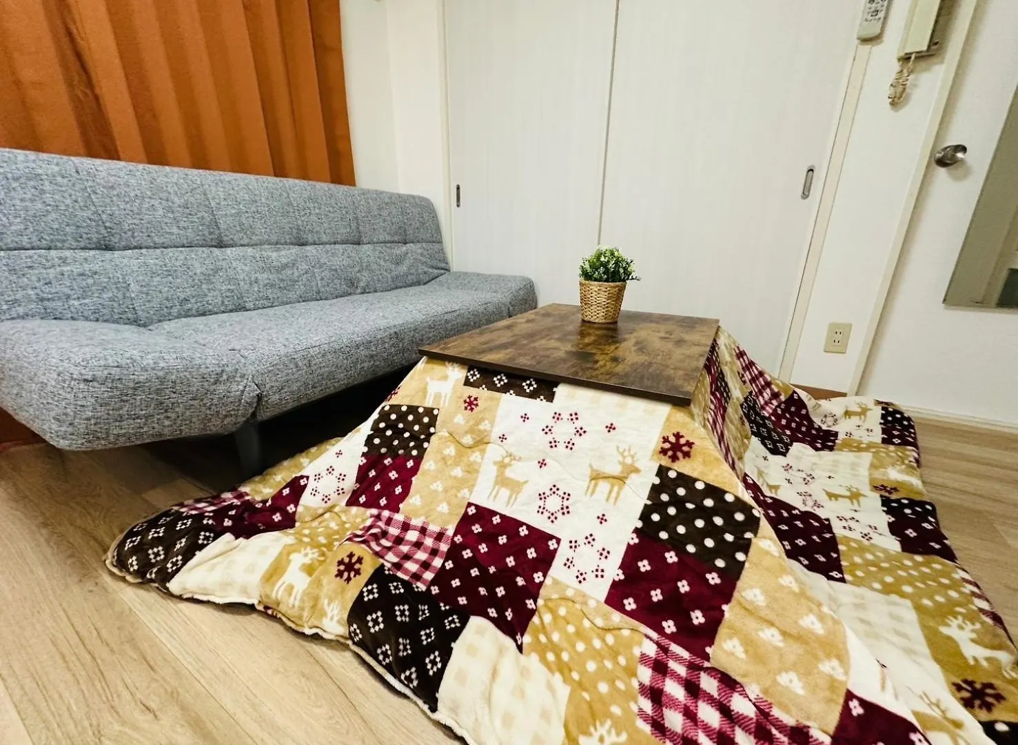 Apartment 303黒門市場すぐ30秒!道頓堀まで徒歩8分!でんでんタウン徒歩3分!通天閣徒歩9分!観光に最高! Osaka Japan